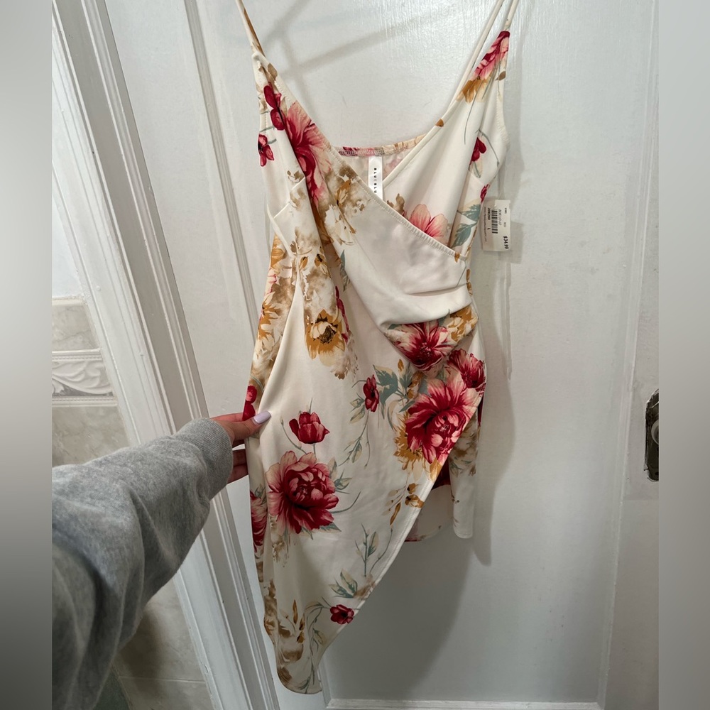 Womens White and Floral Mini Wrap Dress *New with Tags* Size Large